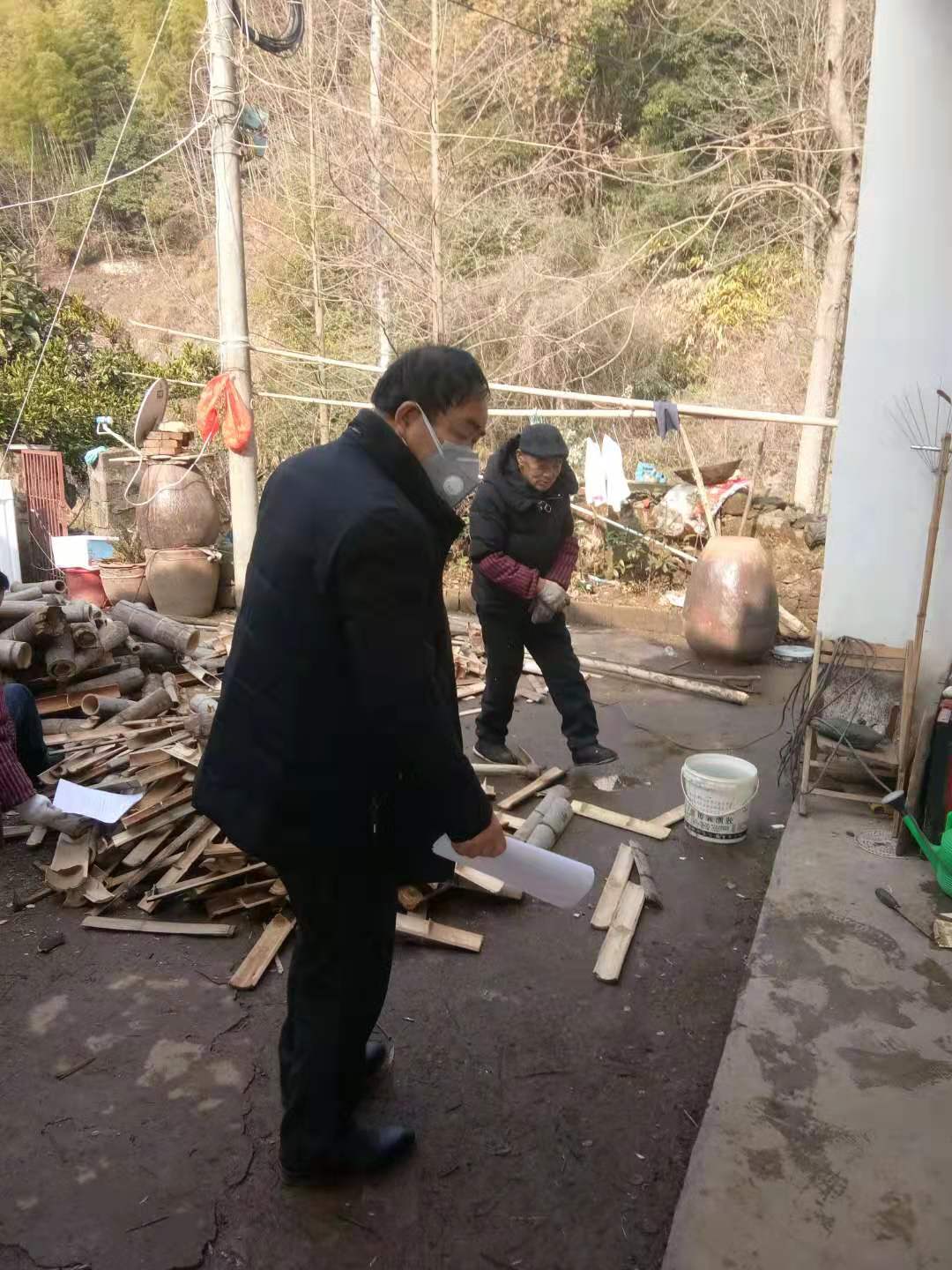 C:UsersAdministratorDesktop吴立明入户宣传疫情防控知识.jpg