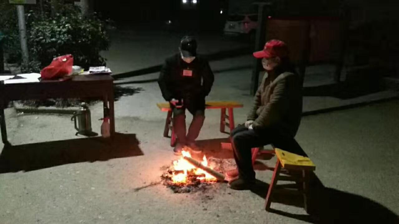 C:UsersAdministratorDesktop吴立明在交通管制点值守.jpg